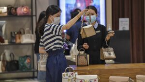 Turisti cinesi shopping tax free